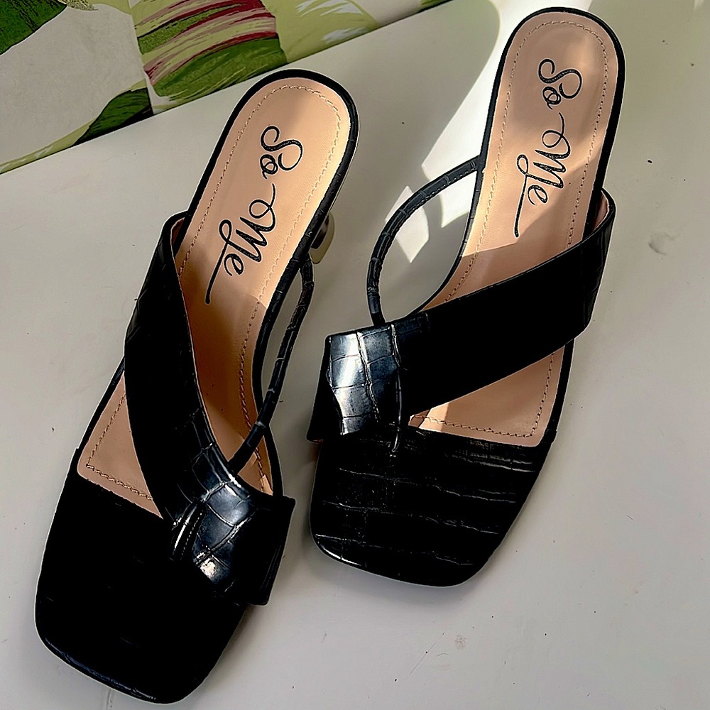 Sandal Pumps with No-Dig Heel - Perfect for a garden/lawn event.